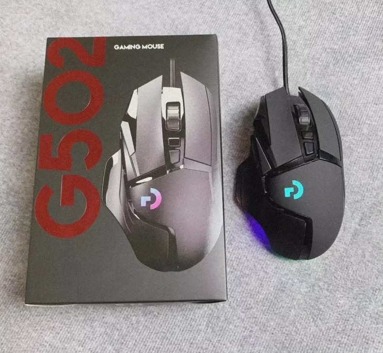 全新型号G502电竞游戏有线鼠标，工厂直发，包邮！  全新未拆封，质感很好，质保一年，有问题包退换！ 随买即得，附赠电竞驱动+游戏宏，宏设置已预设，方便自定义。